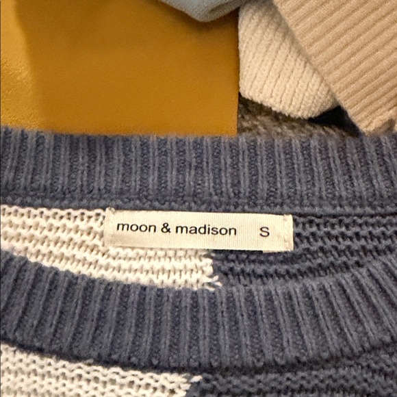 moon & madison Navy and White Checkered Sweater - Picture 2 of 2